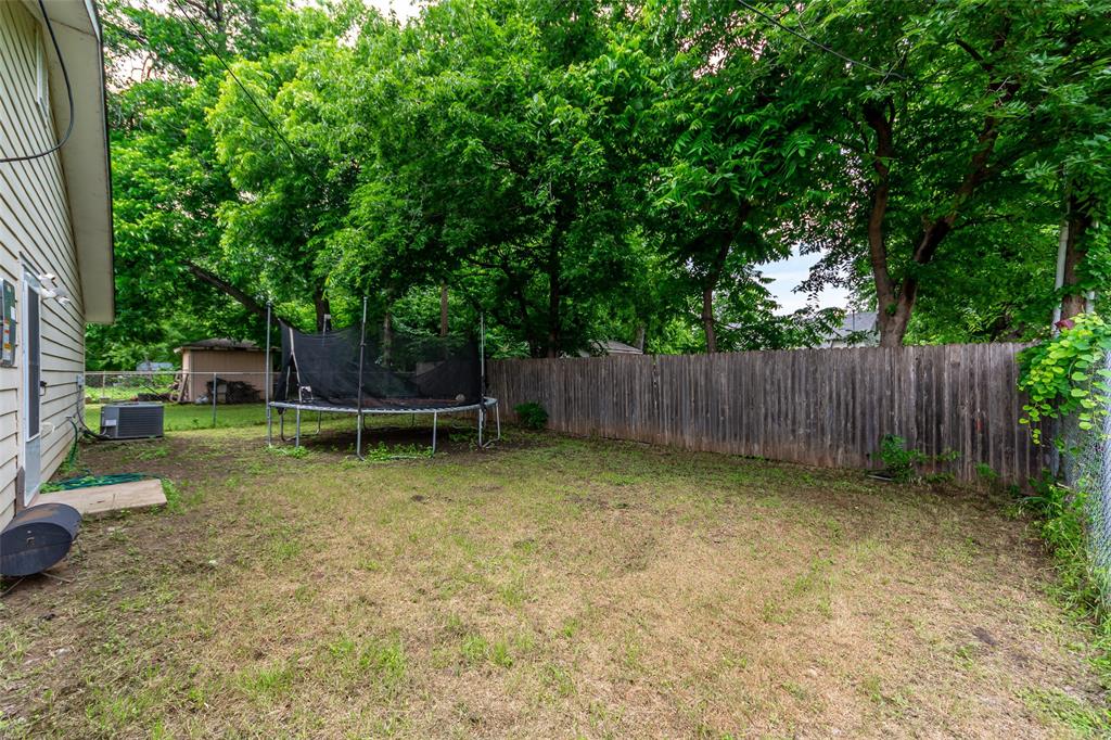 Photo 19 of 21 of 1821 Glenmore Avenue house