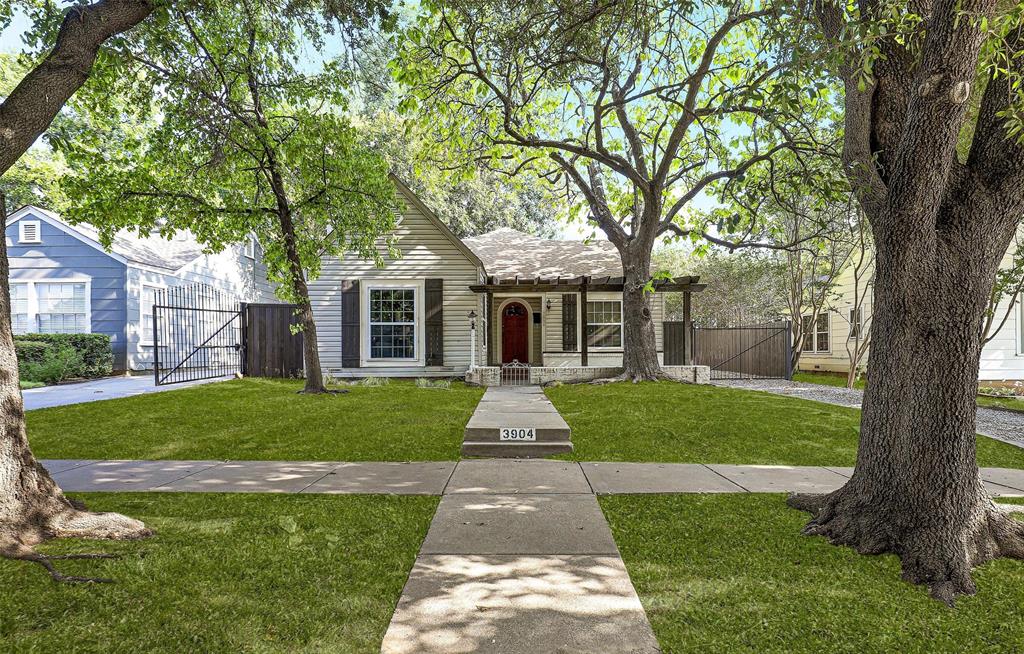 Photo 4 of 23 of 3904 Birchman Avenue house