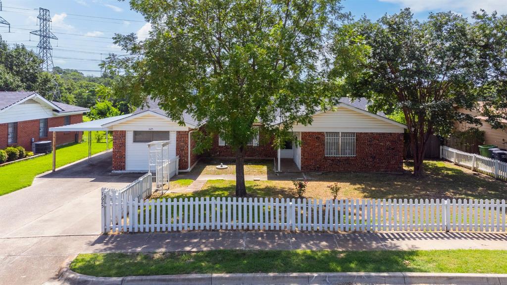 Photo 3 of 36 of 1625 Canterbury Circle house