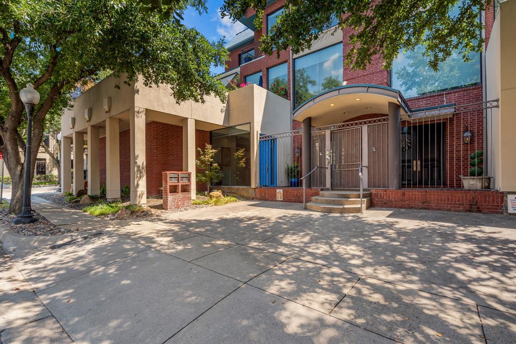 Photo 6 of 39 of 201 Pecan Street townhome