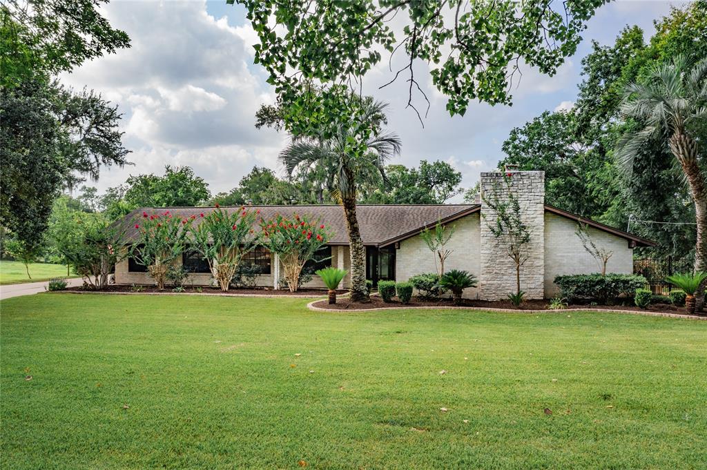 Photo 1 of 37 of 404 N Shadowbend Avenue house