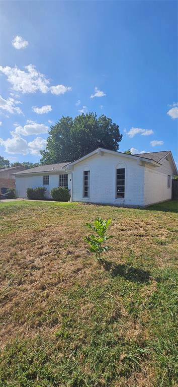 Photo 3 of 19 of 1433 Shorehaven Drive house