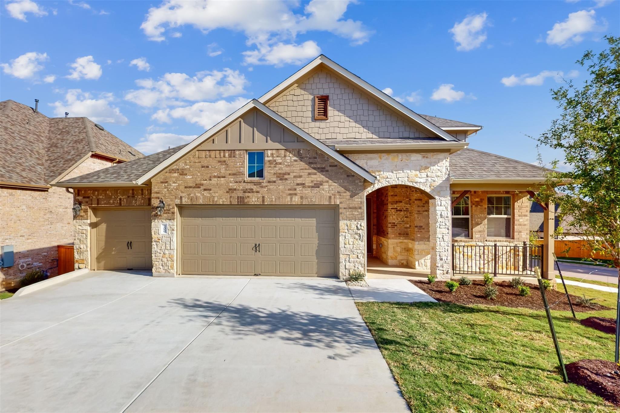 Photo 1 of 33 of 200 Texas Bluebonnet TRL house