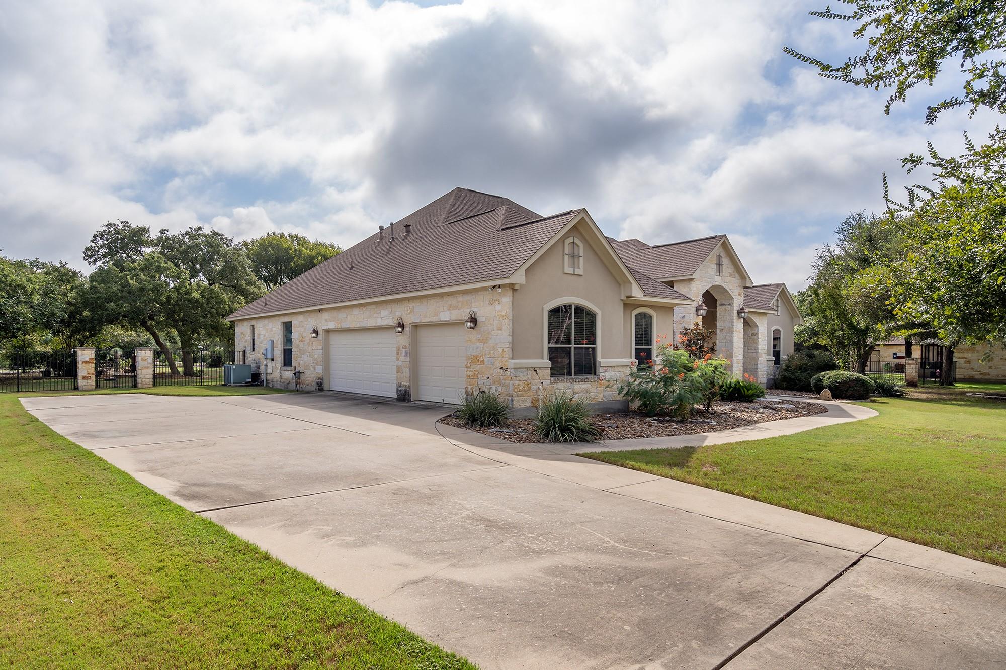 Photo 5 of 40 of 108 Roble Roja DR house