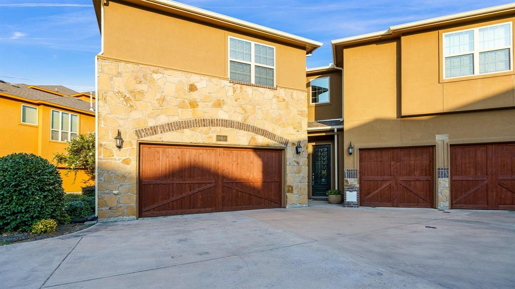 Photo 5 of 33 of 7325 Venice Drive 1 townhome