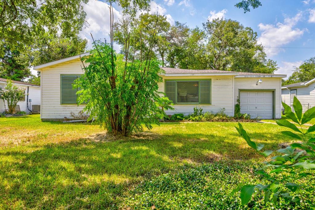 Photo 4 of 23 of 6718 E Bayou Drive house