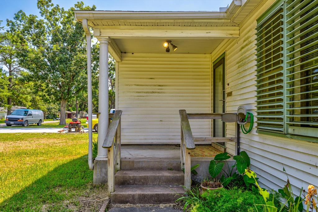 Photo 5 of 23 of 6718 E Bayou Drive house