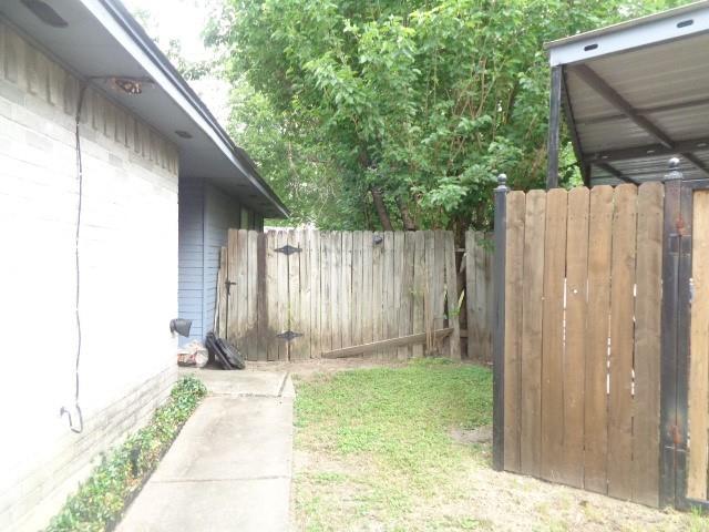 Photo 5 of 9 of 11021 Sprangletop Court townhome