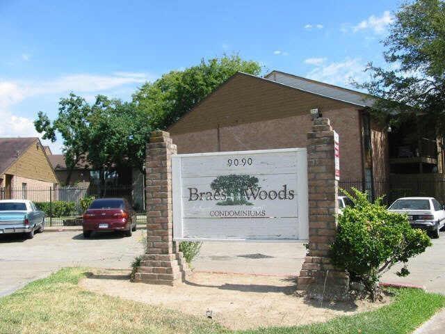 Photo 1 of 10 of 9090 S Braeswood Boulevard townhome