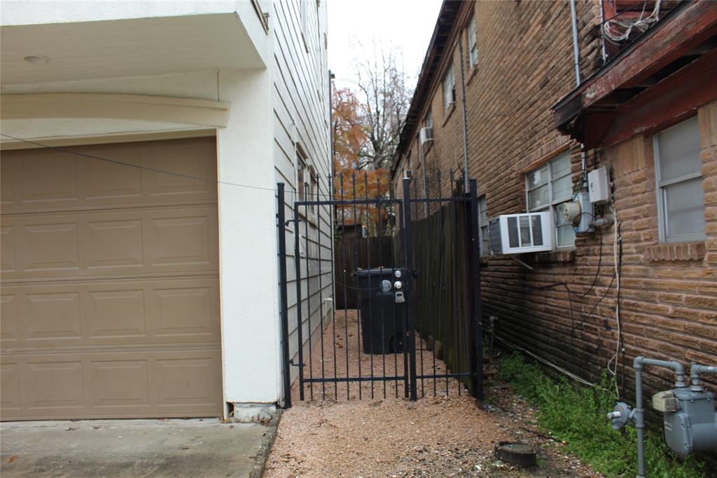 Photo 5 of 50 of 1005 GILLETTE Street townhome