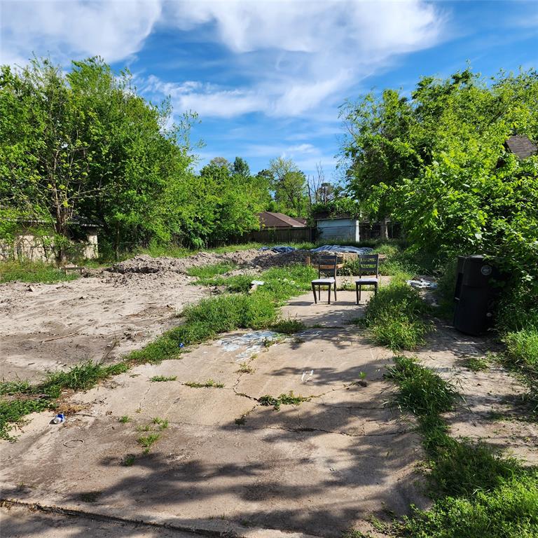 Photo 2 of 10 of 4535 Fallen Oaks Drive land