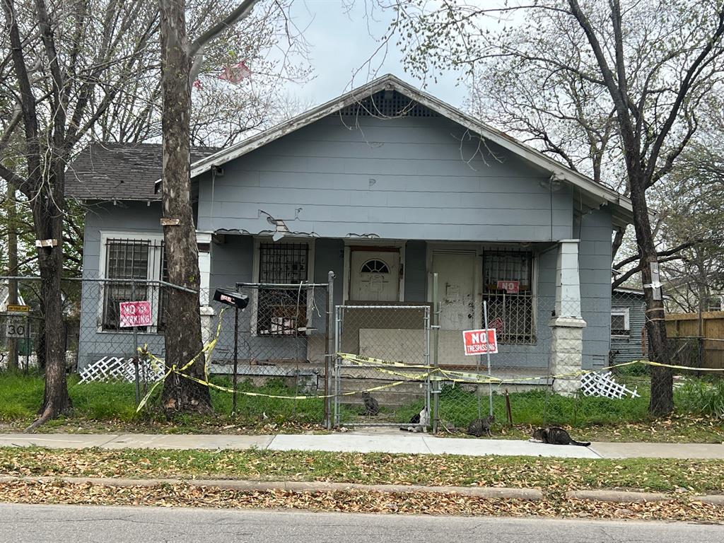 Photo 1 of 40 of 901 Quitman Street house