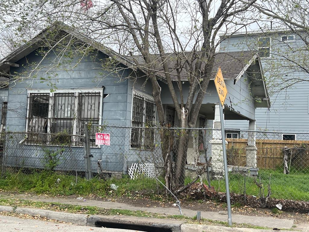 Photo 2 of 40 of 901 Quitman Street house