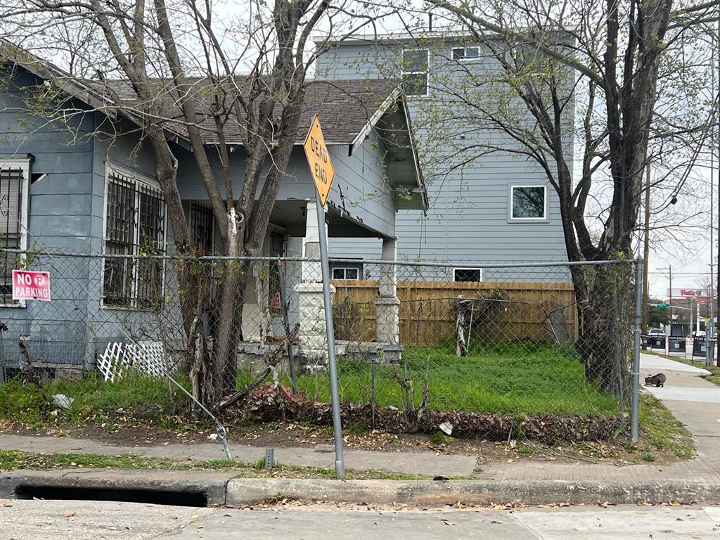 Photo 3 of 40 of 901 Quitman Street house