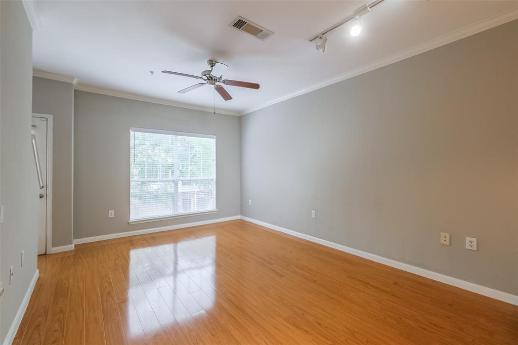 Photo 5 of 27 of 9200 Westheimer Road 1210 townhome