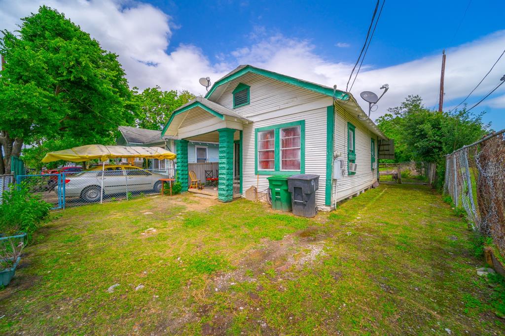 Photo 1 of 11 of 1202 Gregg Street house