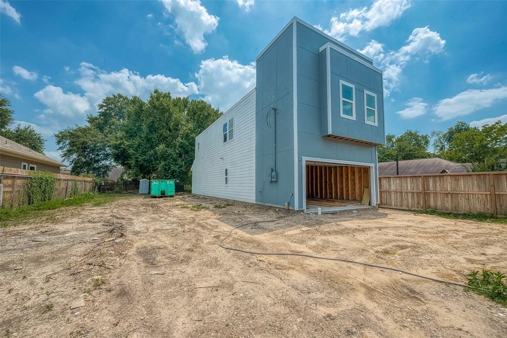 Photo 3 of 14 of 2105 Wavell Street house