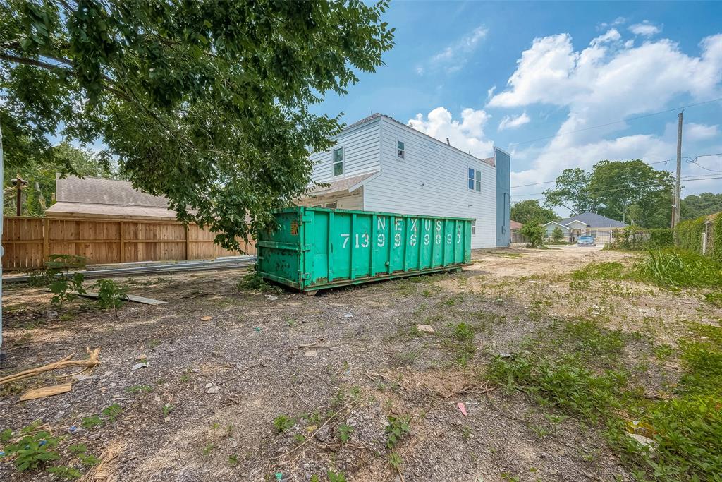 Photo 5 of 14 of 2105 Wavell Street house