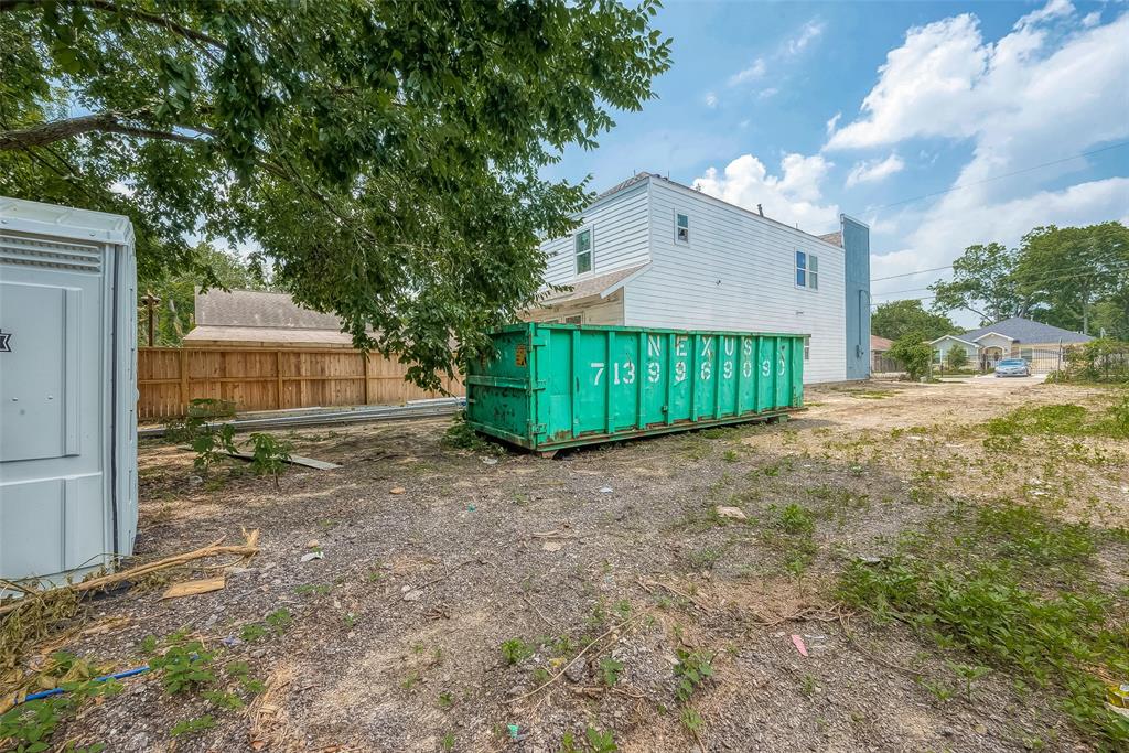 Photo 6 of 14 of 2105 Wavell Street house