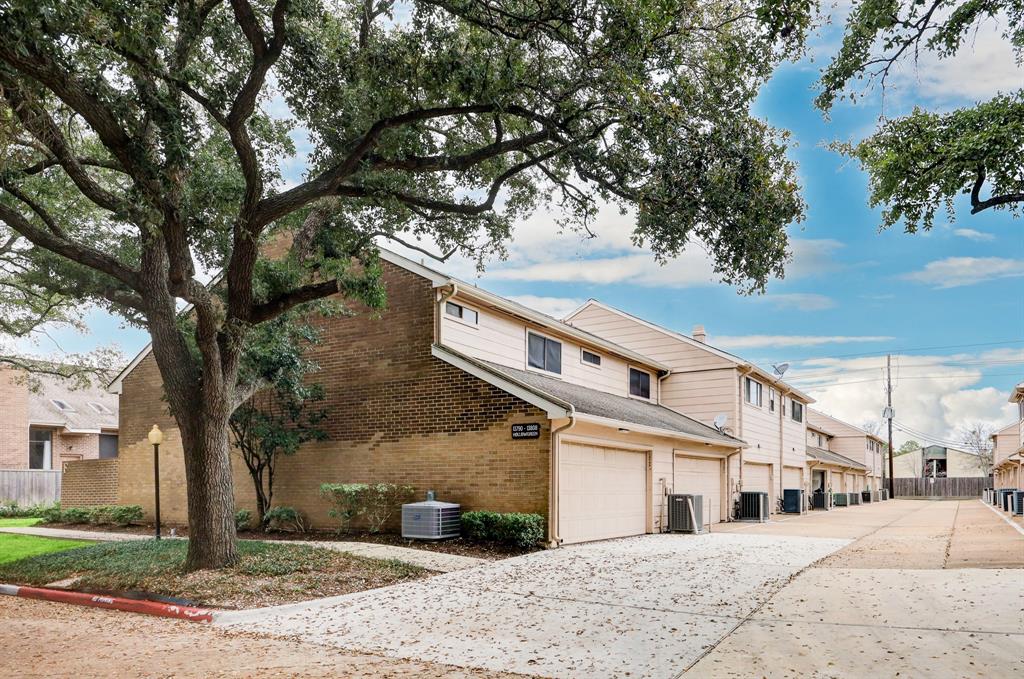 Photo 31 of 40 of 13804 HOLLOWGREEN Drive 33/308 townhome