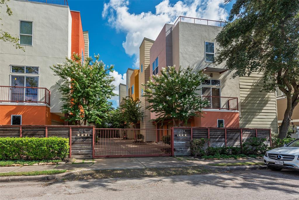 Photo 2 of 45 of 224 Willard Street C townhome