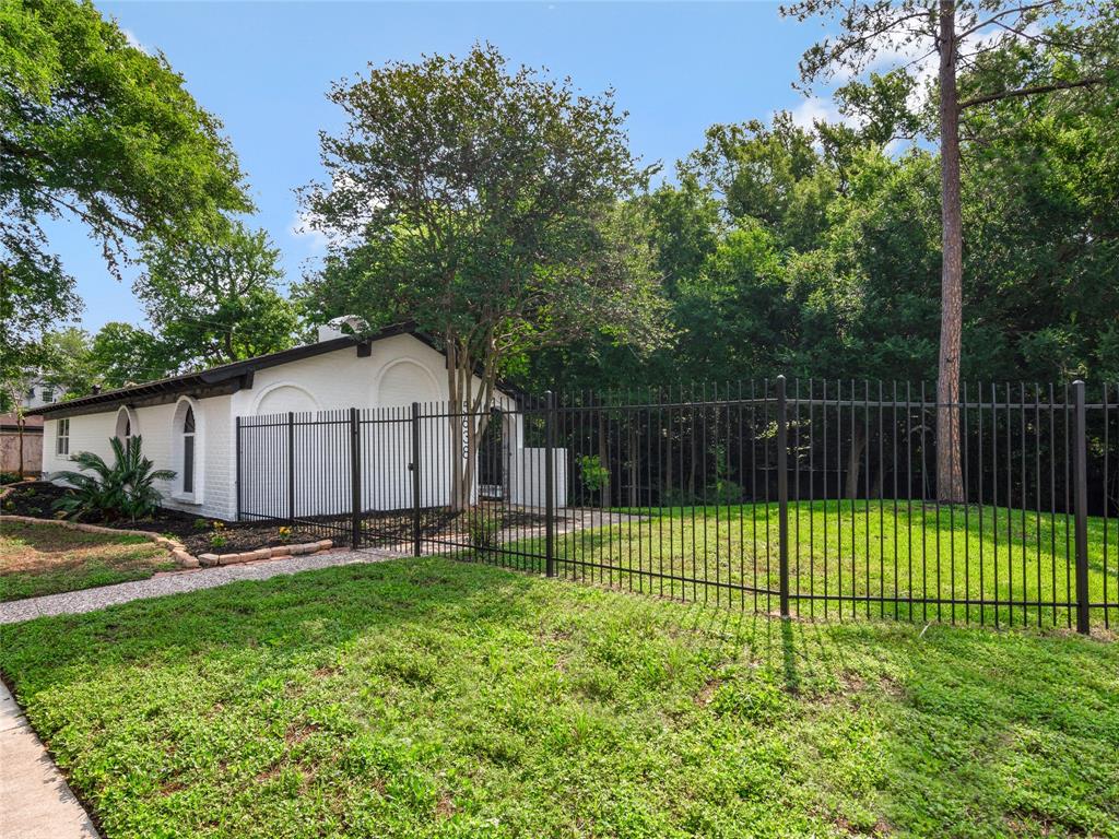 Photo 40 of 41 of 5638 N Braeswood Boulevard house