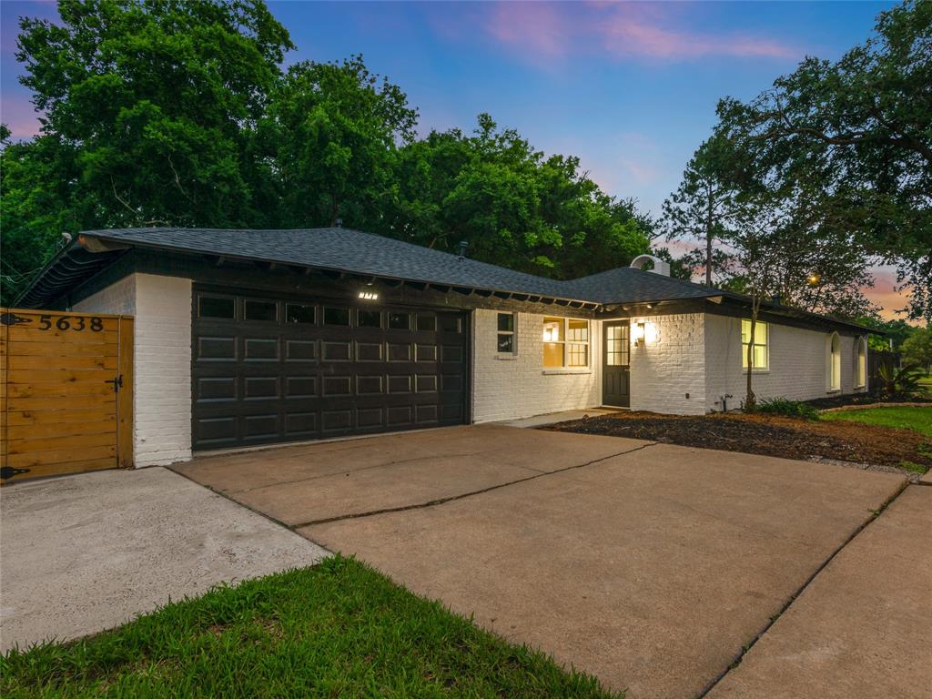 Photo 5 of 41 of 5638 N Braeswood Boulevard house