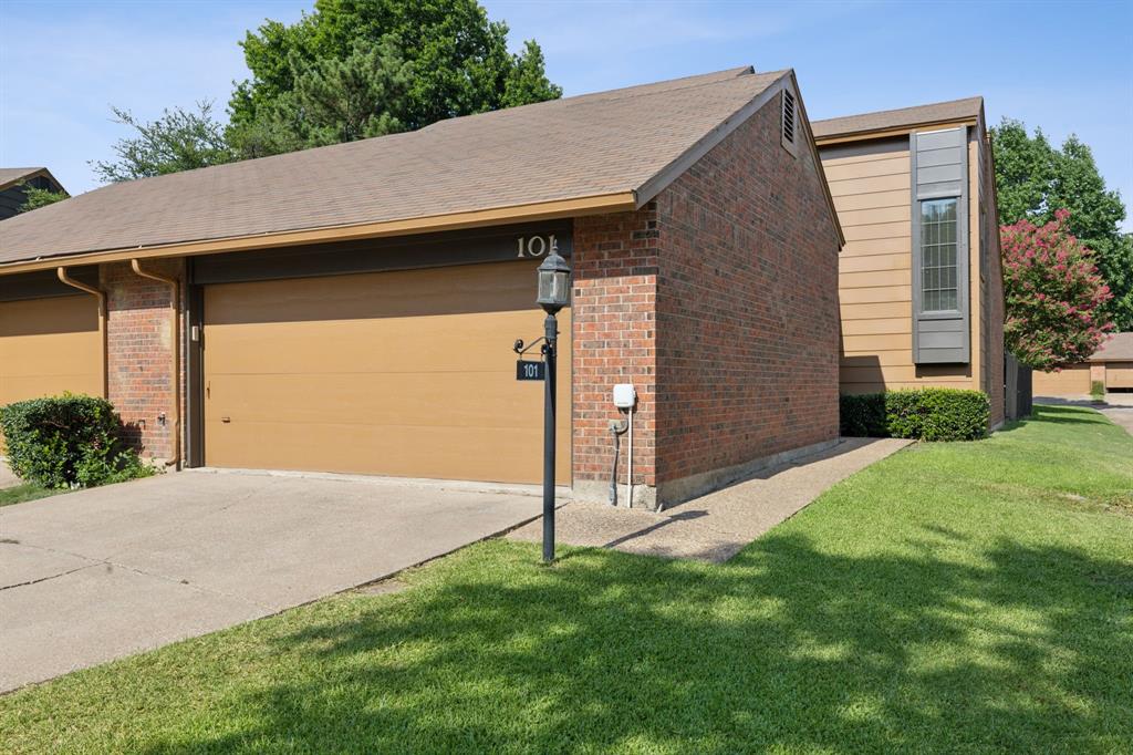 Photo 1 of 25 of 101 Brentwood Court townhome