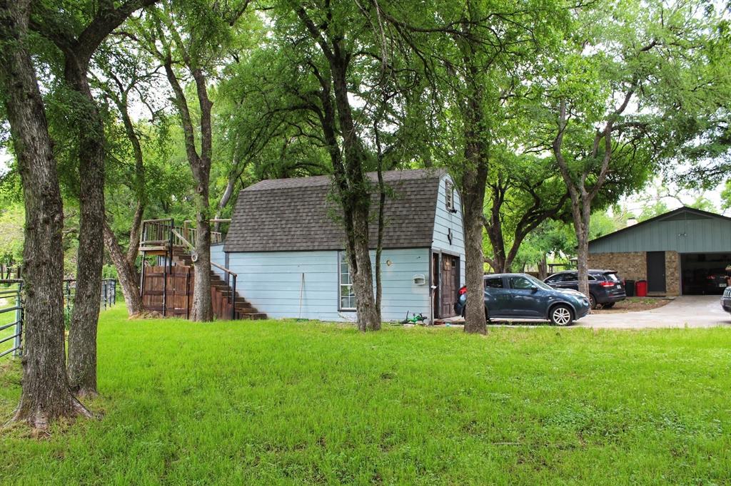 Photo 4 of 27 of 905 Dana Drive house