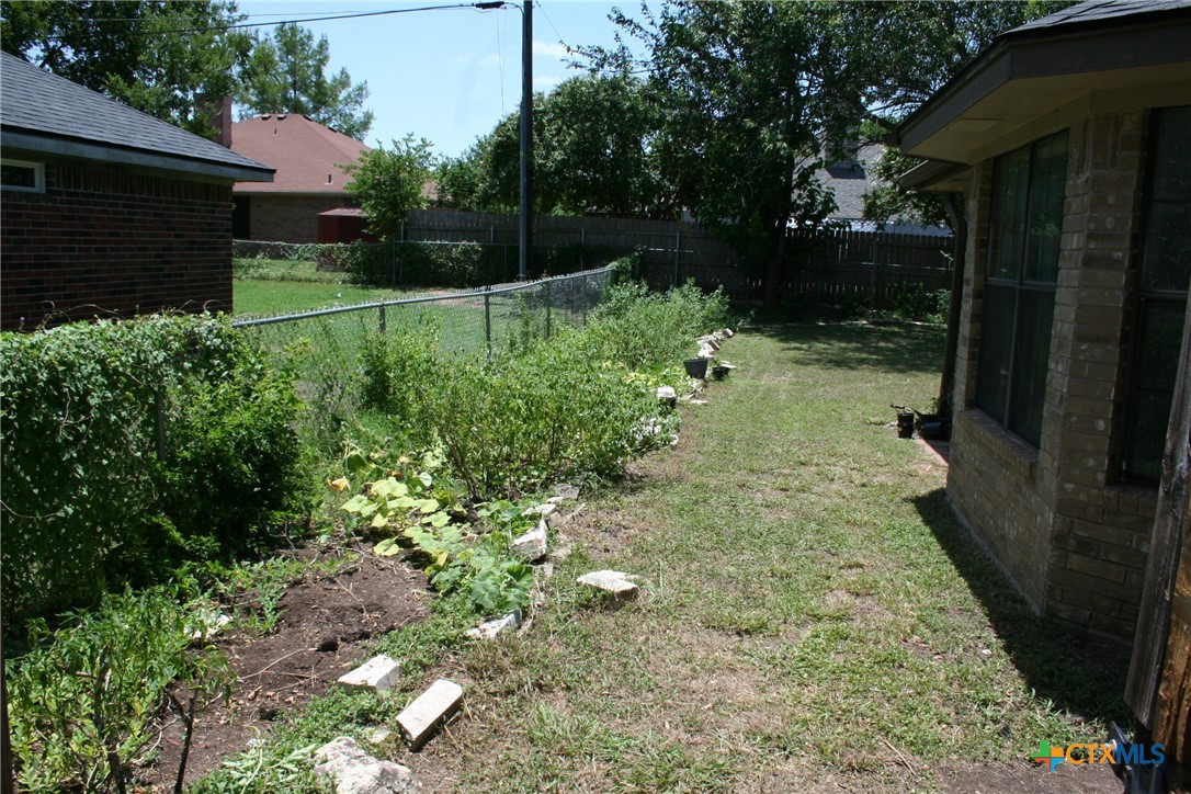 Photo 3 of 33 of 4504 Bluestem Lane house