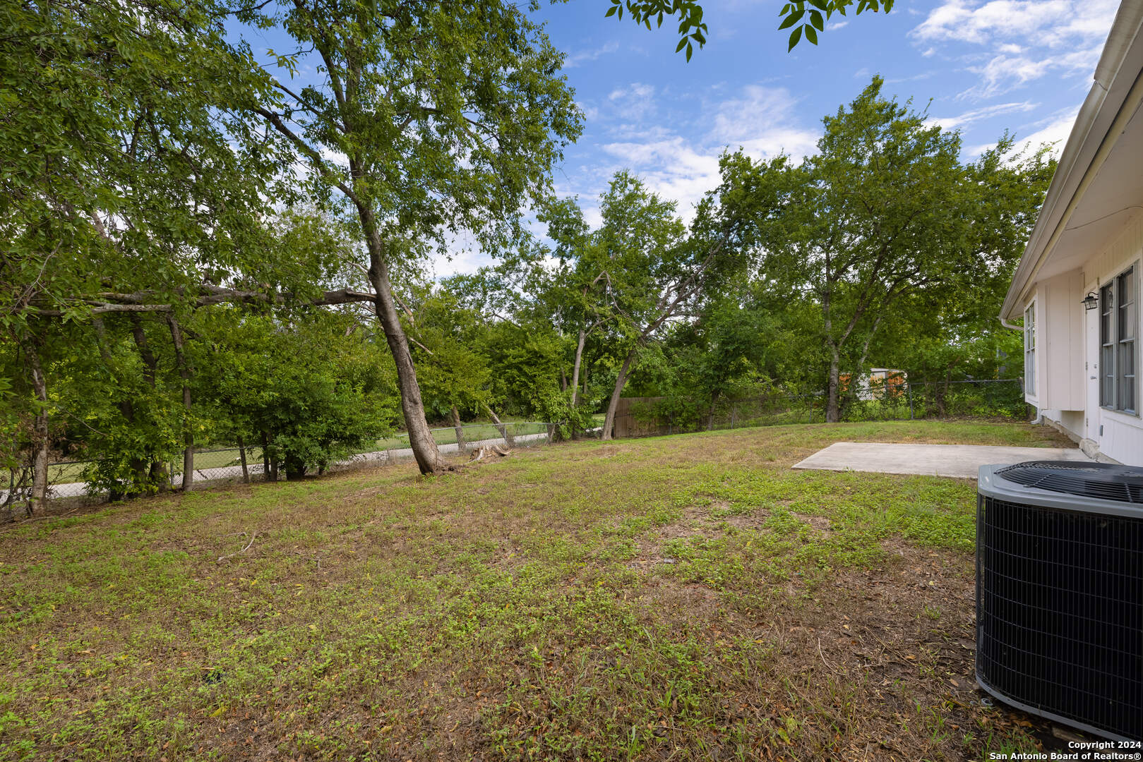 Photo 17 of 19 of 812 hickory hill house