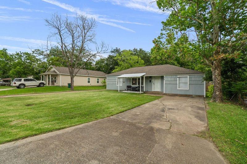 Photo 2 of 29 of 515 Bluebonnet Drive house