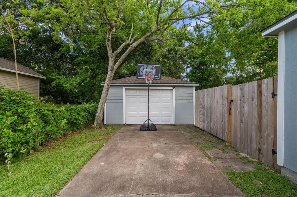 Photo 4 of 29 of 515 Bluebonnet Drive house