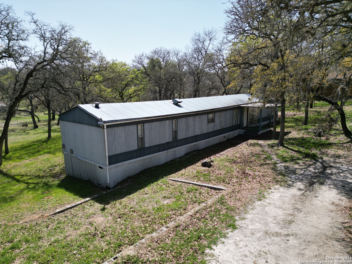 Photo 3 of 28 of 109 LOST TRAIL mobile home