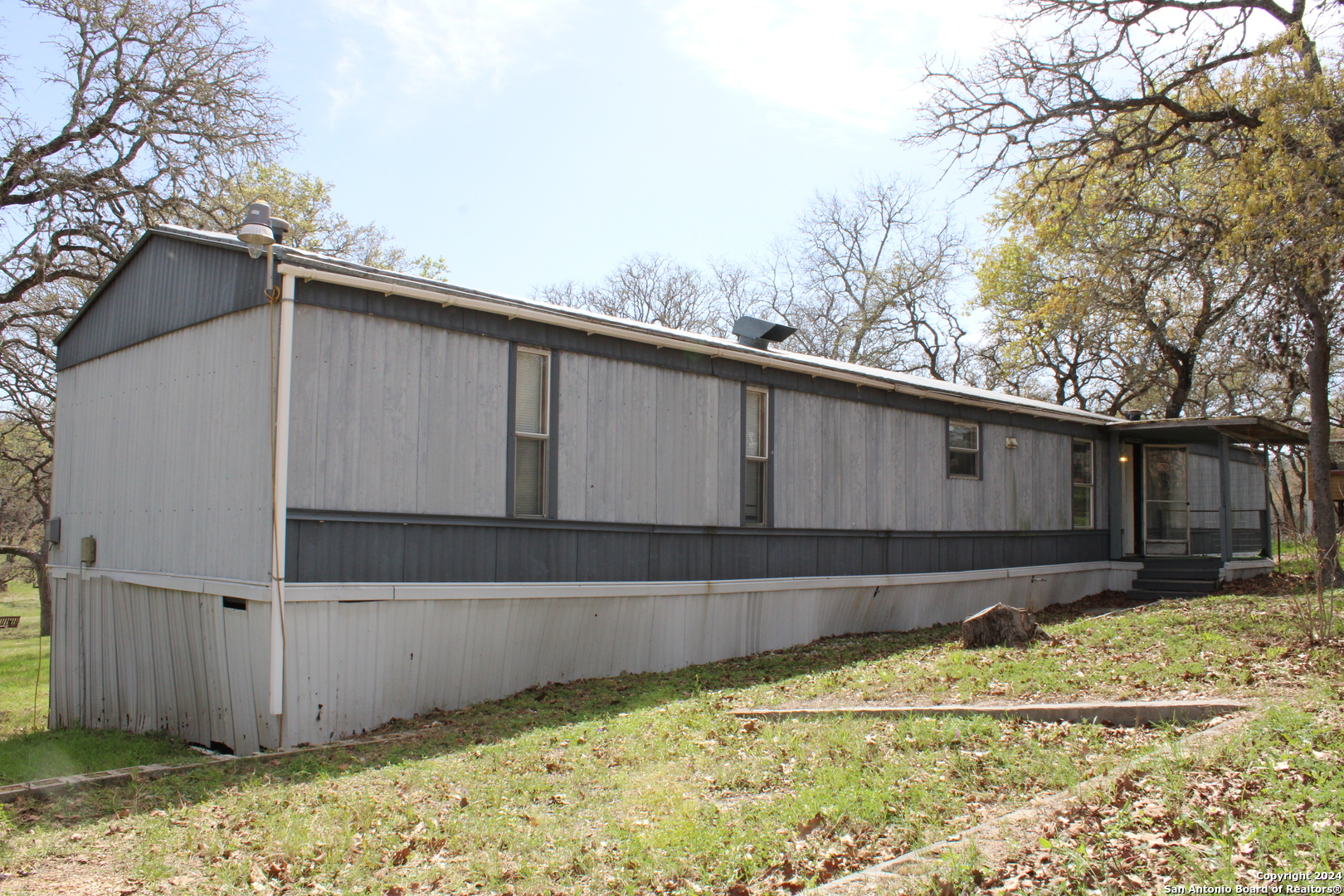 Photo 5 of 28 of 109 LOST TRAIL mobile home