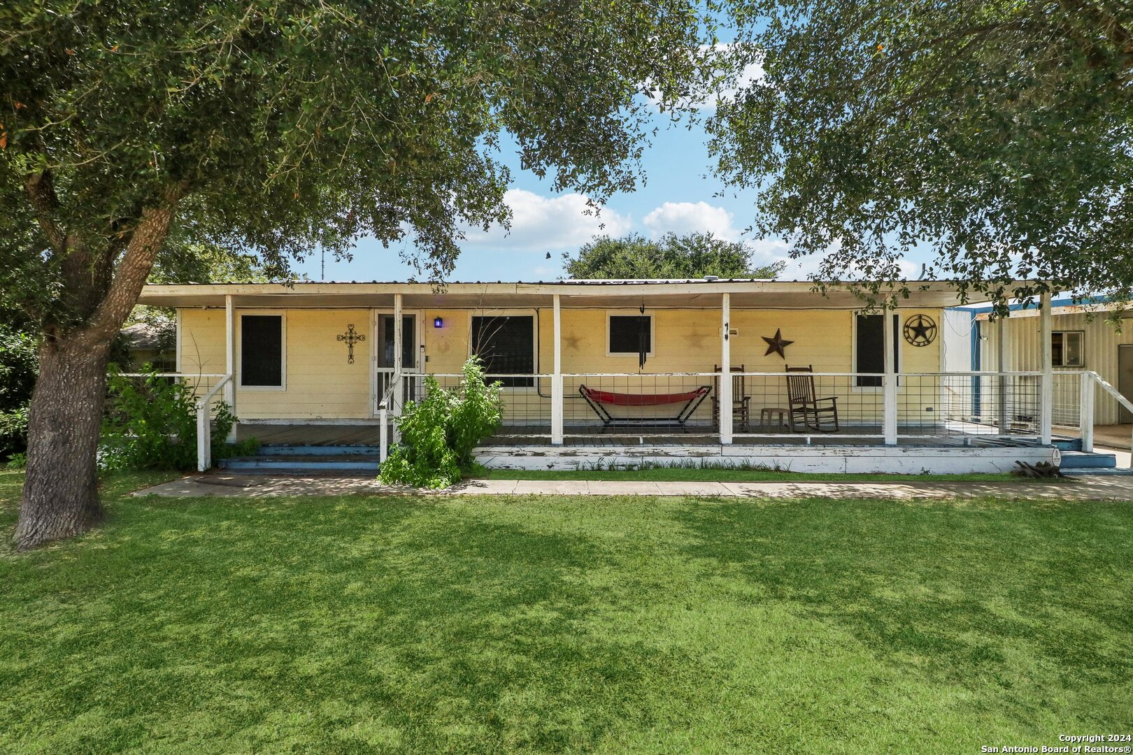 Photo 3 of 69 of 154 LAKEVIEW CIRCLE mobile home