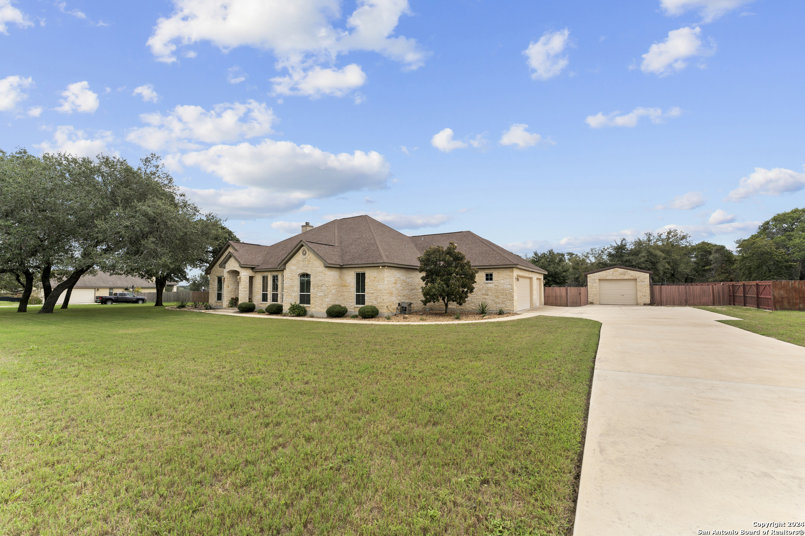 Photo 17 of 40 of 133 VINTAGE RANCH CIR house