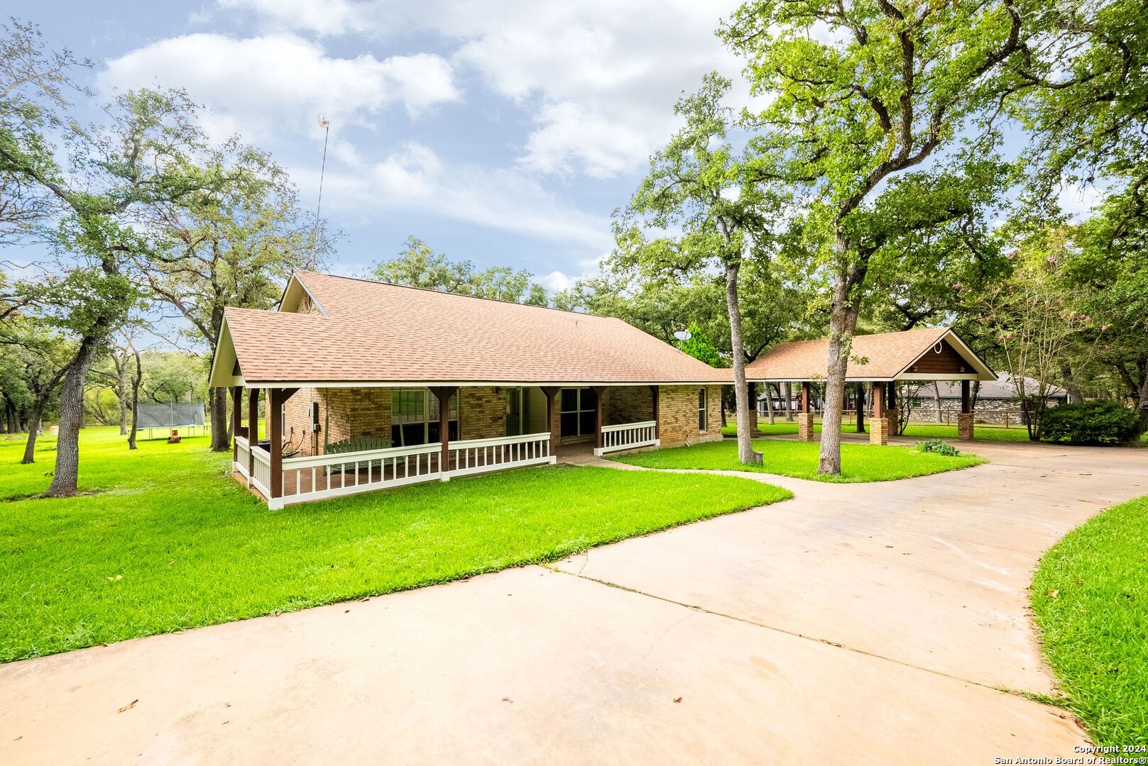 Photo 4 of 81 of 314 OAK BEND DR house