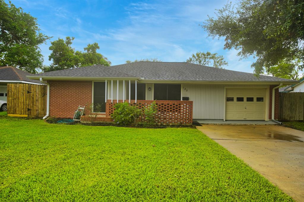 Photo 1 of 21 of 123 S Yaupon Street house