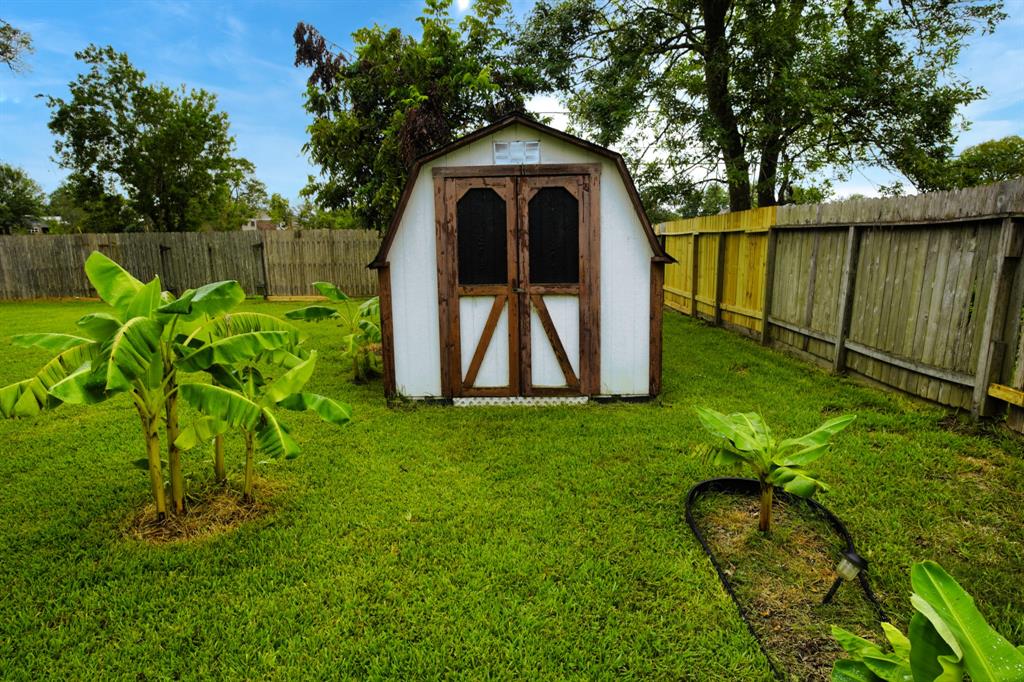 Photo 18 of 21 of 123 S Yaupon Street house