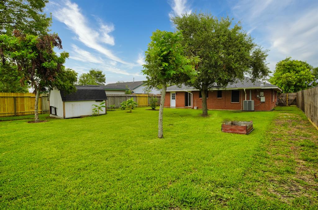 Photo 19 of 21 of 123 S Yaupon Street house