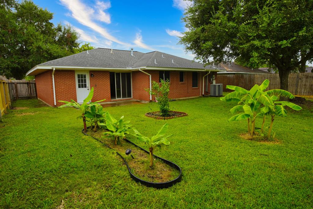 Photo 21 of 21 of 123 S Yaupon Street house