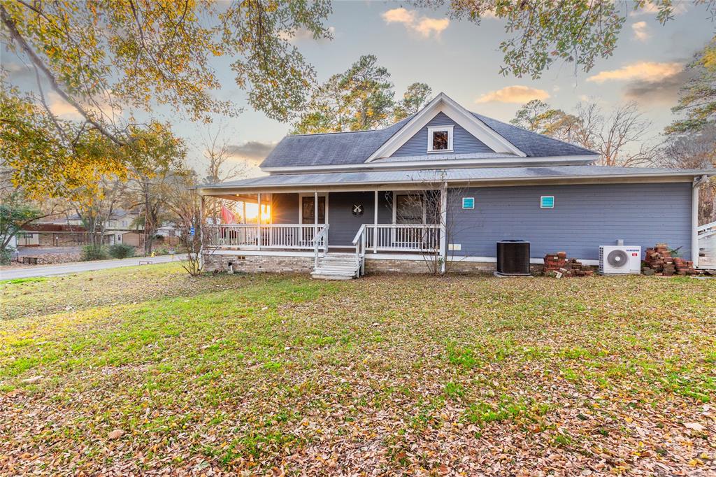 Photo 22 of 24 of 401 E Houston Street house