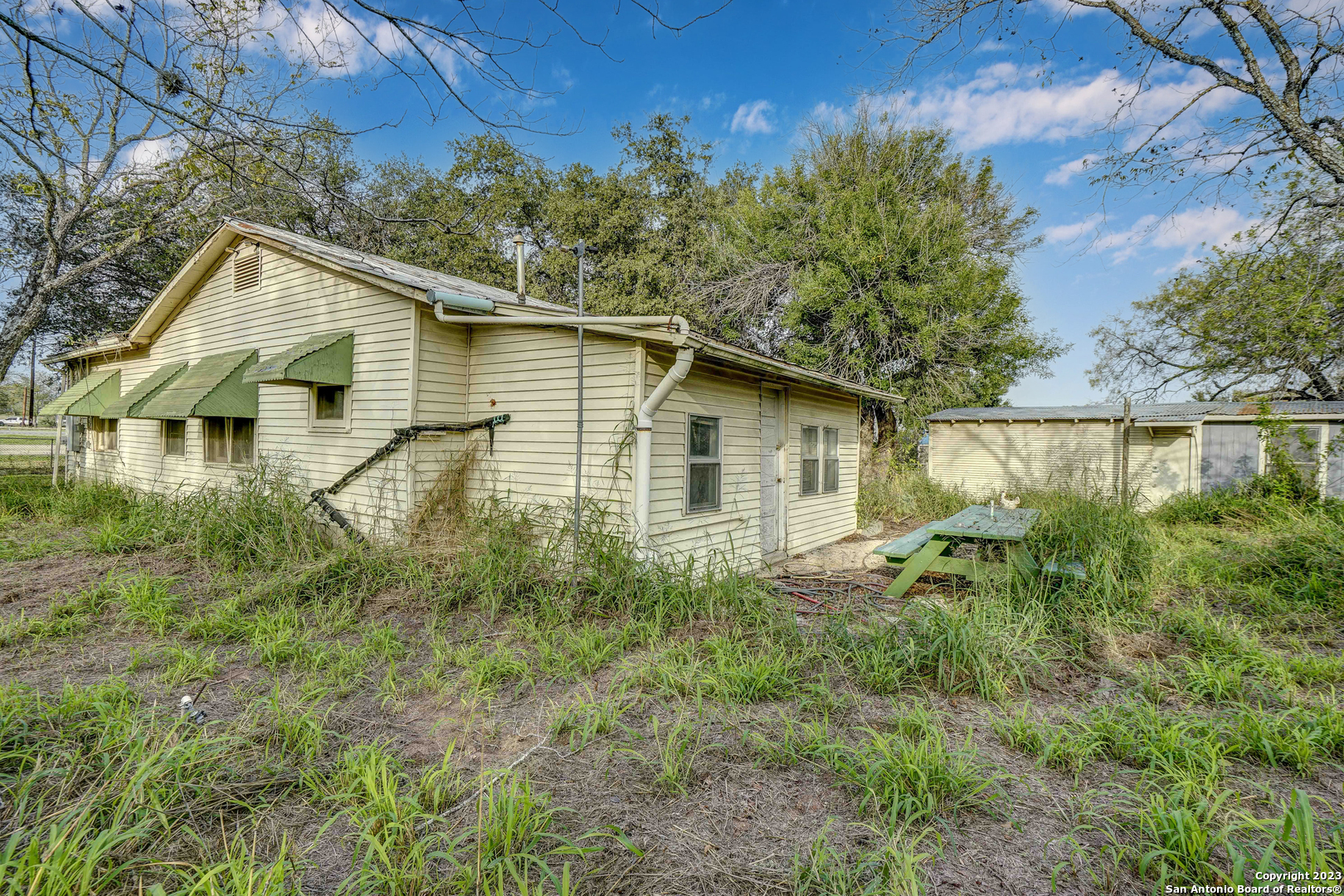 Photo 11 of 32 of 17770 Interstate 35 S house