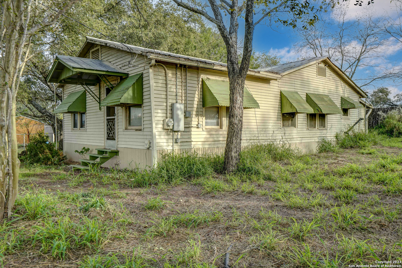 Photo 5 of 32 of 17770 Interstate 35 S house