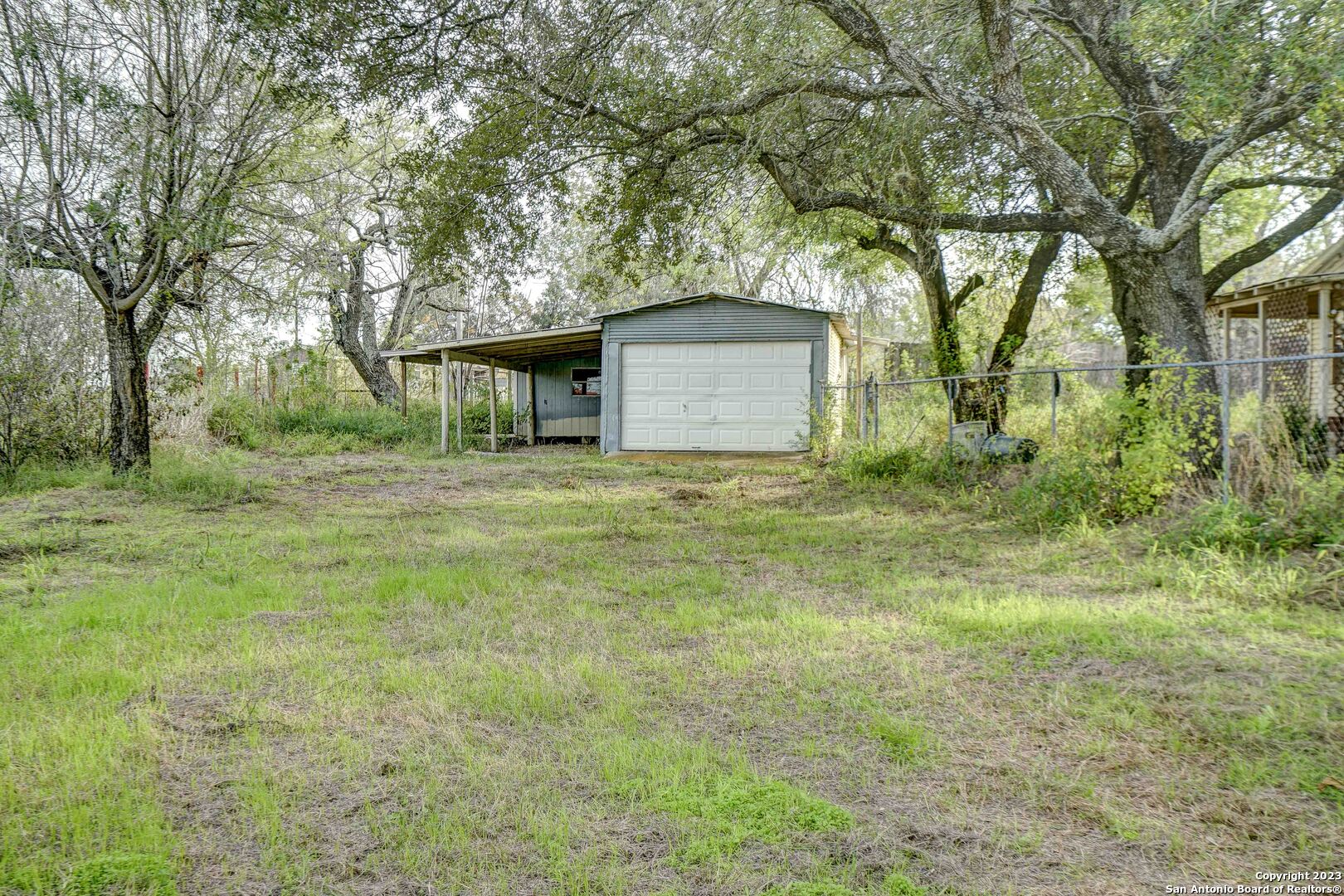 Photo 6 of 32 of 17770 Interstate 35 S house