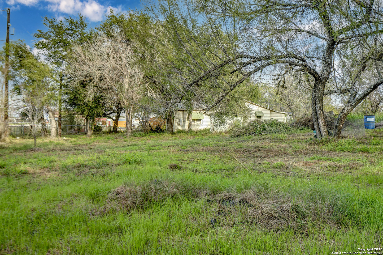 Photo 9 of 32 of 17770 Interstate 35 S house