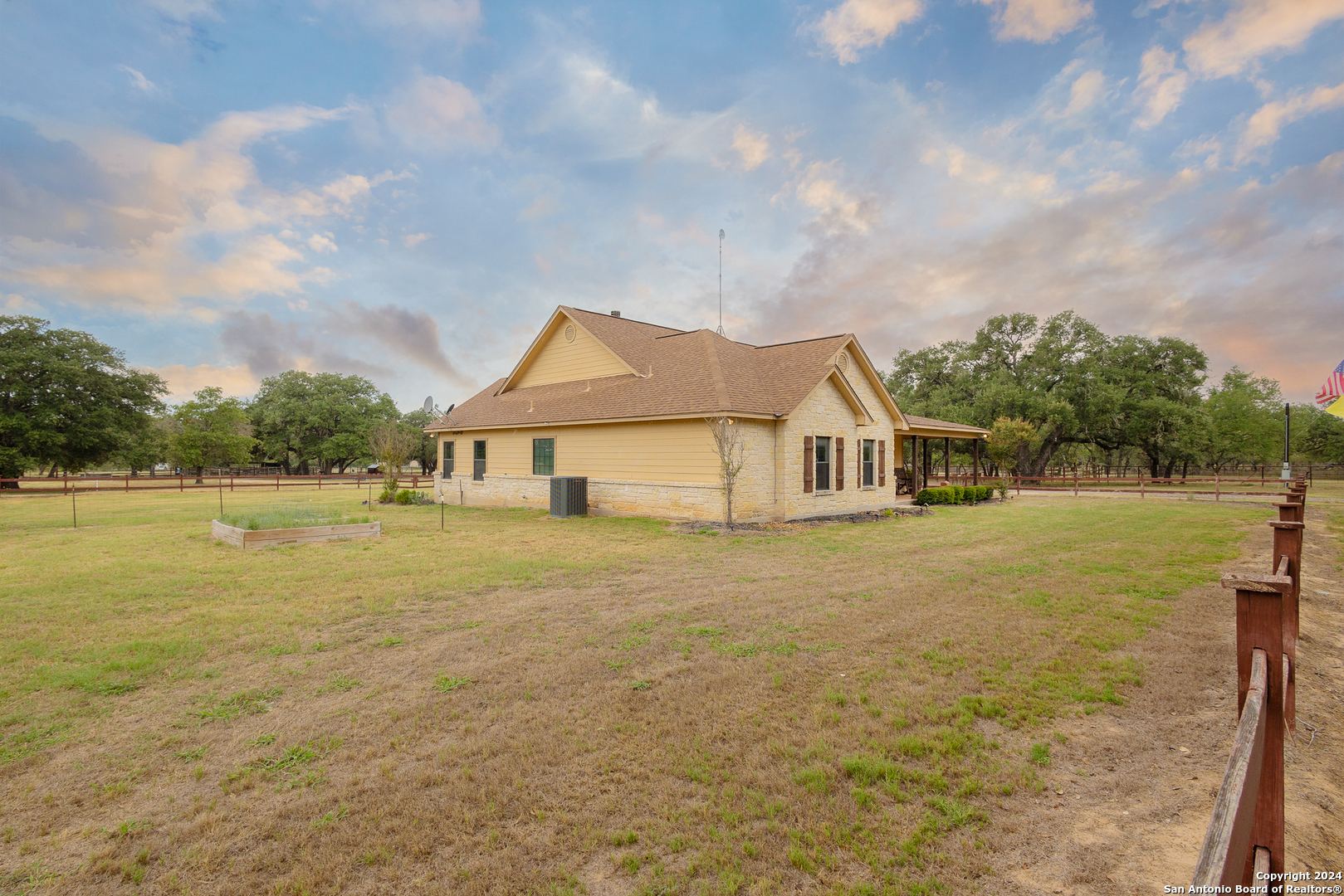 Photo 44 of 49 of 1480 box house land