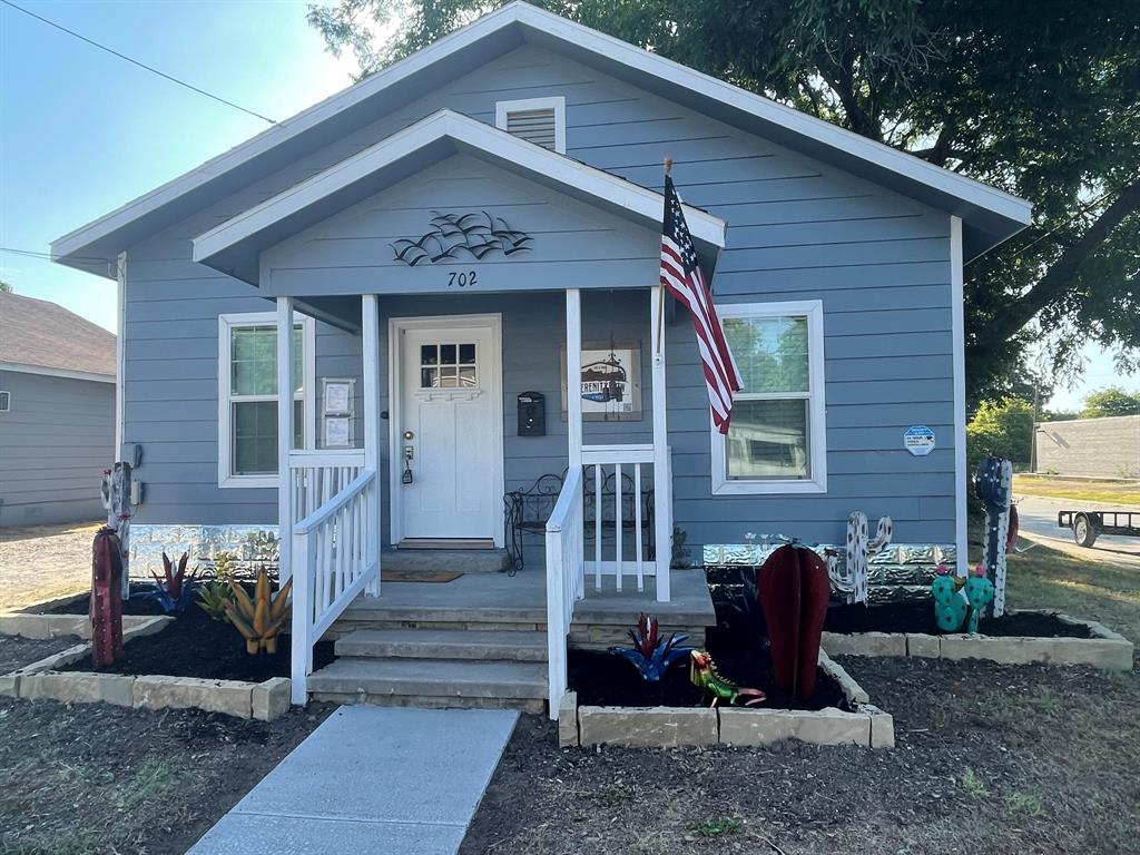 Photo 1 of 13 of 702 N Tennessee Street house