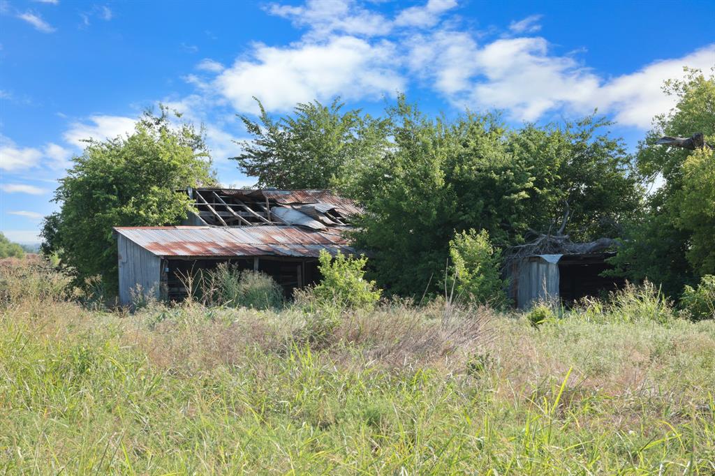 Photo 16 of 37 of 117 Bluebonnett house